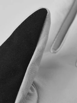 Hestra Dames Handschoenen Heli Ski Black & Offwhite L -Exporteren Mons Royale || Dakine || Demon winkel HestraDamesHandschoenenHeliSkiBlack26Offwhite 1